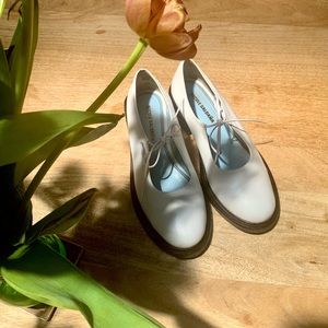 Nicole Saldaña Fabiana White shoes